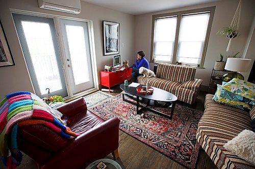 MIKE DEAL / WINNIPEG FREE PRESS
St George school teacher Jessica Flynn shows off her home office set-up which she shares with her dog Ollie.
See Frances Koncan story
200526 - Tuesday, May 26, 2020.