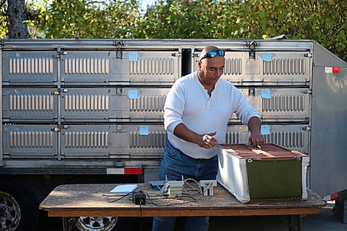 SHANNON VANRAES/WINNIPEG FREE PRESS

Henry Salazar loads racing pigeons into a Thunder Bay bound trailer in advance of a race on October 16, 2021.