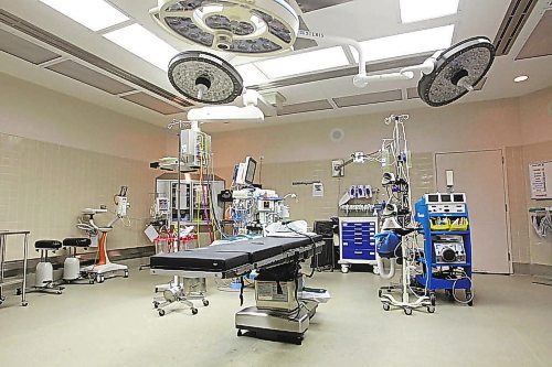 Saturday Special. One of the operating rooms in the St. Boniface Hospital. For story on Stephen Cumpsty, director of capital planning and property management with the hospital, and acting CEO Catherine Robbins of the St. Boniface Hospital responding on the operating room crisis they had earlier.  Larry Kusch story. Wayne Glowacki/Winnipeg Free Press August 5 2014