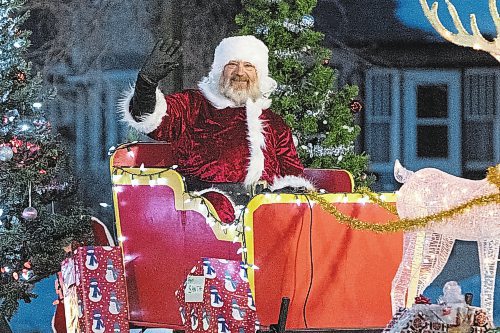 DANIEL CRUMP / WINNIPEG FREE PRESS
For&#xa0;the&#xa0;second&#xa0;consecutive&#xa0;year,&#xa0;Ross Bottle and his wife, Bobbi (not pictured), have&#xa0;organized&#xa0;and&#xa0;executed&#xa0;their&#xa0;own&#xa0;Christmas&#xa0;parade&#xa0;for&#xa0;the&#xa0;West&#xa0;End.&#xa0;They&#xa0;will&#xa0;navigate&#xa0;a&#xa0;single-vehicle&#xa0;parade&#xa0;through&#xa0;the&#xa0;area&#x2019;s&#xa0;residential&#xa0;streets&#xa0;again&#xa0;Sunday. Saturday, December 11, 2021