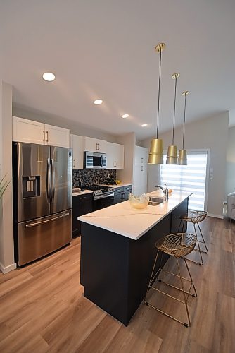 Todd Lewys / Winnipeg Free Press

A nine-foot island and plenty of prep space at either end make this kitchen perfect for creating and entertaining. 