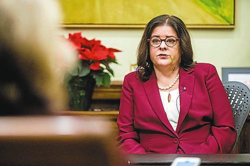 MIKAELA MACKENZIE / WINNIPEG FREE PRESS

Manitoba Premier Heather Stefanson sits with Free Press reporter Carol Sanders during a year-end interview at the Legislative Building Tuesday, December 21, 2021.