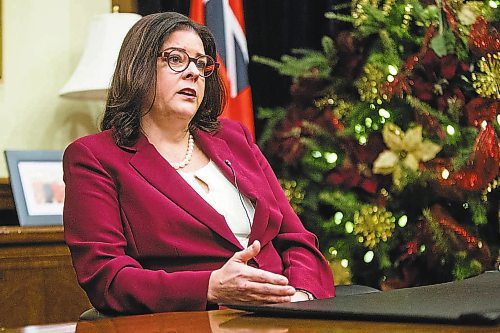 MIKAELA MACKENZIE / WINNIPEG FREE PRESS

Manitoba Premier Heather Stefanson sits with Free Press reporter Carol Sanders during a year-end interview at the Legislative Building Tuesday, December 21, 2021.