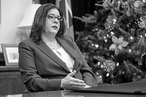 MIKAELA MACKENZIE / WINNIPEG FREE PRESS

Manitoba Premier Heather Stefanson sits with Free Press reporter Carol Sanders during a year-end interview at the Legislative Building Tuesday, December 21, 2021.