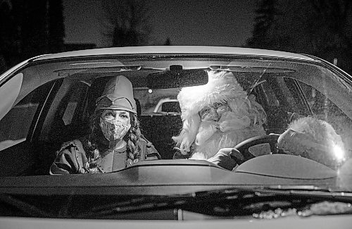 JESSICA LEE / WINNIPEG FREE PRESS



Alexis Johnson, who organizes bookings for Scheme a Dream, poses for a photo in Santa&#x2019;s car with him on December 22, 2021.