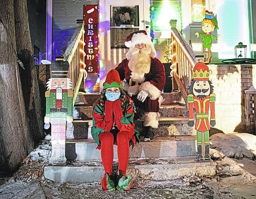 JESSICA LEE / WINNIPEG FREE PRESS



Alexis Johnson, who organizes bookings for Scheme a Dream, poses for a photo with Santa on December 22, 2021, near her home.