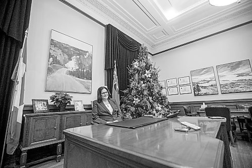 MIKAELA MACKENZIE / WINNIPEG FREE PRESS

Manitoba Premier Heather Stefanson sits with Free Press reporter Carol Sanders during a year-end interview at the Legislative Building Tuesday, December 21, 2021.