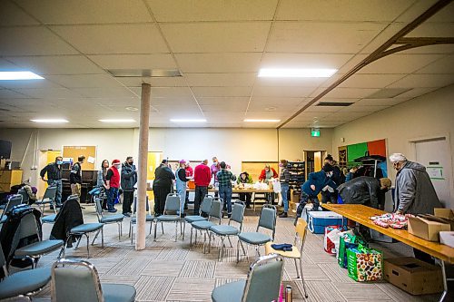 MIKAELA MACKENZIE / WINNIPEG FREE PRESS

Volunteers at the Mission Baptist Church pack up hot Christmas meals in Winnipeg on Saturday, Dec. 25, 2021.  For Malak story.
Winnipeg Free Press 2021.