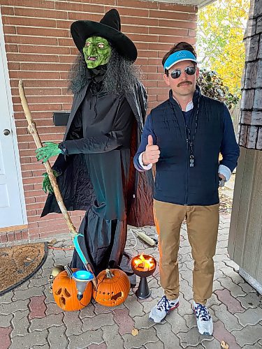Ben Sigurdson / Winnipeg Free Press files
Neighbours took great interest in the larger-than-life, Ted-Lasso approved witch (left) made this year. 