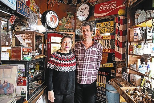 JESSICA LEE / WINNIPEG FREE PRESS



Mike Huen (right) and Barb Huen of Mike&#x2019;s General Store are photographed in their store on December 30th, 2021.



Reporter: Gabby