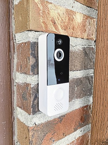 Photos by Marc LaBossiere / Winnipeg Free Press
The black and white shell of the Bextgoo wireless doorbell provides a sleek and modern look to any doorway. 