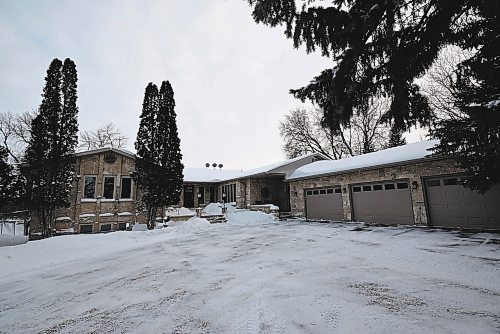 Todd Lewys / Winnipeg Free Press
Offering over 6,000 sq. ft. of total living space, the sprawling riverside bungalow has been beautifully remodelled from top to bottom by its outgoing owner over the past 13 years.