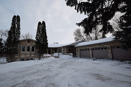 Todd Lewys / Winnipeg Free Press
Offering over 6,000 sq. ft. of total living space, the sprawling riverside bungalow has been beautifully remodelled from top to bottom by its outgoing owner over the past 13 years.