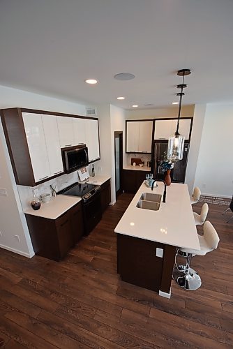 Todd Lewys / Winnipeg Free Press
Two-tone custom cabinetry gives the island kitchen a modern yet warm feel.