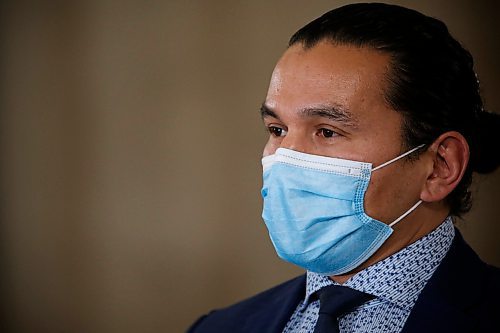 JOHN WOODS / WINNIPEG FREE PRESS
NDP leader Wab Kinew speaks to media after the province's latest COVID-19 update at the Manitoba legislature in Winnipeg Monday, December 27, 2021.  

Re: ?