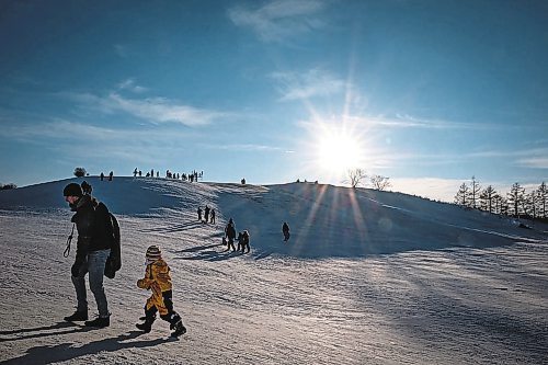 Daniel Crump / Winnipeg Free Press. People enjoy a reprieve from frigid temperatures that blanked the prairies for the last few weeks by heading to a local toboggan hill at Westview Park. February 20, 2021.