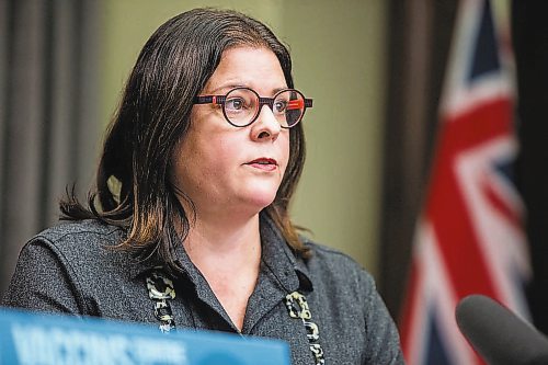 MIKAELA MACKENZIE / WINNIPEG FREE PRESS



Premier Heather Stefanson speaks at a press conference announcing a week of remote learning in Winnipeg on Tuesday, Jan. 4, 2022. For Maggie/Carol story.

Winnipeg Free Press 2021.