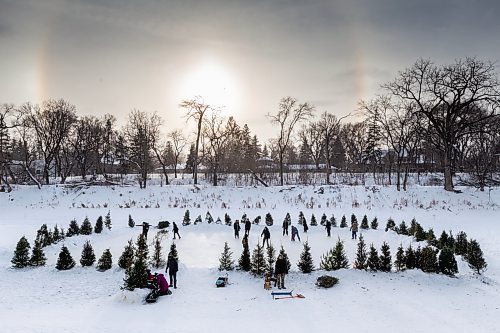 Daniel Crump / Winnipeg Free Press. People skate on a rink cleared on a section of the Assiniboine River in Winnipeg’s Wolseley neighbourhood on Saturday afternoon as ice crystals in the atmosphere cause the formation of sundogs. January 15, 2022.