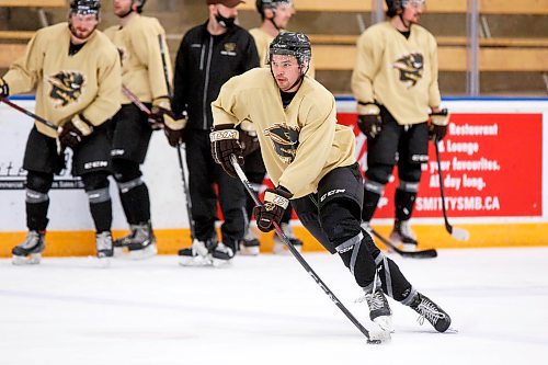 MIKE DEAL / WINNIPEG FREE PRESS
UofM Bisons men&#x2019;s hockey forward Tony Apetagon (20) during practice at Wayne Fleming Arena Thursday morning.
See Taylor Allen story
220120 - Thursday, January 20, 2022.