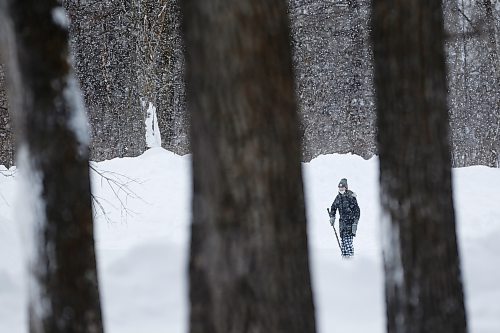 JOHN WOODS / WINNIPEG FREE PRESS

A person skates at St. Vital Park, Sunday, January 23, 2022. 



Re: standup