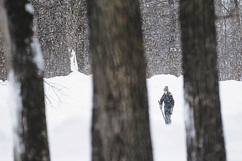 JOHN WOODS / WINNIPEG FREE PRESS

A person skates at St. Vital Park, Sunday, January 23, 2022. 



Re: standup