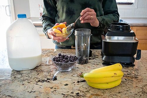 Winnipeg-based registered dietitian Janine LaForte preps a smoothie using frozen fruit, which is cheaper than fresh in winter. (Jessica Lee/Winnipeg Free Press) 
