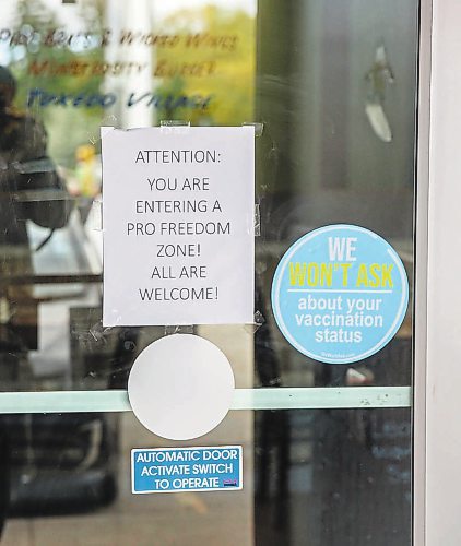 MIKE DEAL / WINNIPEG FREE PRESS

A sign on the door to restaurant's Monstrosity Burger and Tuxedo Village Family Restaurant at 2090 Corydon Avenue that states they will not require masks or ask for proof of vaccination upon entering.

210917 - Friday, September 17, 2021.
