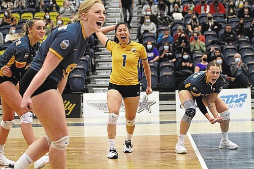 Caitlin Le (1) and the Brandon University women's volleyball team celebrate a point during their five-set win over Manitoba on Nov. 27, 2021. The fourth-year libero is among the best in Canada. (Photos by Thomas Friesen/The Brandon Sun)