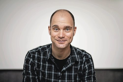 JESSICA LEE / WINNIPEG FREE PRESS



Director Thomas Morgan Jones poses for a portrait October 26, 2021. He directs Prairie Theatre Exchange&#x2019;s latest production, The War Being Waged, which is the PTE&#x2019;s first live show since the pandemic started.



The War Being Waged is written by Darla Contois, and directed by Thomas Morgan Jones. The set and lighting design is by Andy Moro.



Reporter: Eva