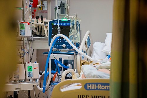 The medical intensive care unit at the Health Sciences Centre in Winnipeg on Tuesday, Dec. 8, 2020. Winnipeg Free Press/Mikaela MacKenzie POOL