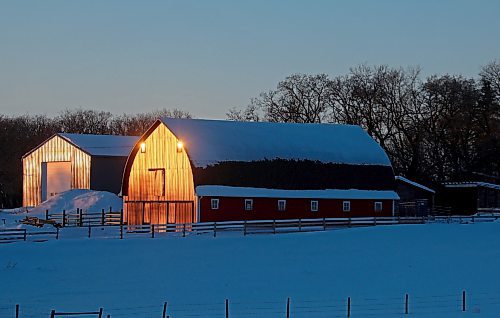 The setting sun reflects off a barn north of Brandon, along Highway 10, earlier this week. (Tim Smith/The Brandon Sun)
