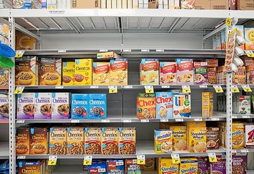 JESSICA LEE / WINNIPEG FREE PRESS



Certain Kellogg&#x2019;s brand cereal is in shortage in Winnipeg grocery stores on January 27, 2022.



Reporter: KV