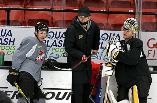 Forward Brett Hyland, left, and goalie Ethan Kruger, right, watch as Jake Chiasson keeps the puck in the air with his stick during a break at Brandon Wheat Kings practice at Westoba Place on Thursday afternoon. Chiasson, who was injured in the pre-season at Edmonton Oilers camp, returned to Brandon recently but isn’t expected back in the lineup until at least mid-March. (Photos by Perry Bergson/The Brandon Sun)