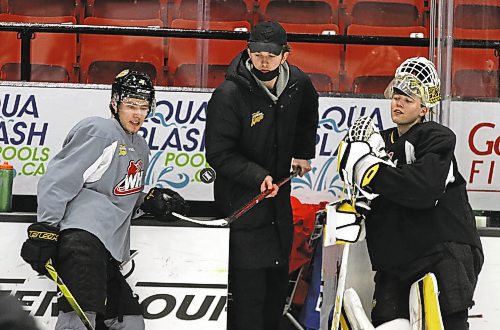 Forward Brett Hyland, left, and goalie Ethan Kruger, right, watch as Jake Chiasson keeps the puck in the air with his stick during a break at Brandon Wheat Kings practice at Westoba Place on Thursday afternoon. Chiasson, who was injured in the pre-season at Edmonton Oilers camp, returned to Brandon recently but isn&#x2019;t expected back in the lineup until at least mid-March. (Perry Bergson/The Brandon Sun)