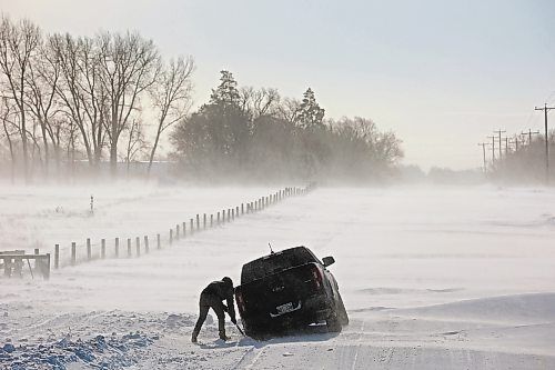01022022
A driver tries to dig a pickup truck out of a snow drift after getting stuck while trying to rescue another stuck vehicle on a grid road just outside Brandon during blizzard conditions on Tuesday. (Tim Smith/The Brandon Sun)