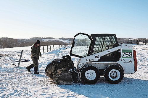 Brandon Sun 02022022

Farmer Randy Delgaty brings silage to his cattle at his farm north of Minnedosa on a cold Wednesday. Delgaty has been farming for almost 69 years. (Tim Smith/The Brandon Sun)