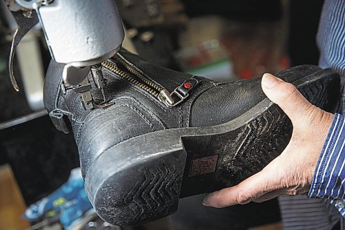 MIKE DEAL / WINNIPEG FREE PRESS
Genoveva at a sewing machine meant for sticking through layers of leather.
Genoveva Karapeneva and Nikolay Karapenev in their shoe repair shop Wednesday morning.
moved to Winnipeg from Bulgaria in 2016, where their only daughter (and only grandson) were already living. The couple had been in the shoe-repair biz for most of their working lives already, so after spending close to a year learning how to speak English, they opened a shop in Old St. Vital and, during the height of COVID, got their Canadian citizenship during a Zoom ceremony.
See Dave Sanderson story
220202 - Wednesday, February 02, 2022.