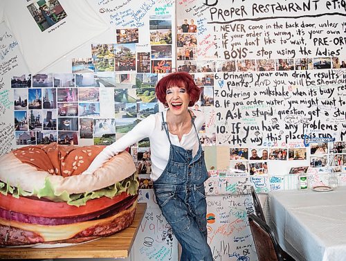 JESSICA LEE / WINNIPEG FREE PRESS



Sandy Doyle, owner of Blondie&#x2019;s Burgers is photographed on January 11, 2022 in her restaurant which is closing after 31 years.



Reporter: Dave