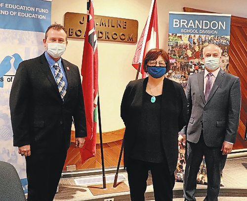 Education Minister Wayne Ewasko poses for a photo with Brandon School Division chairperson Linda Ross and Supt. Mathew Gustafson on Friday afternoon at BSD headquarters, shortly after the Lac Du Bonnet MLA unveiled provincial funding for the 2022-23 school year. (Kyle Darbyson/The Brandon Sun)