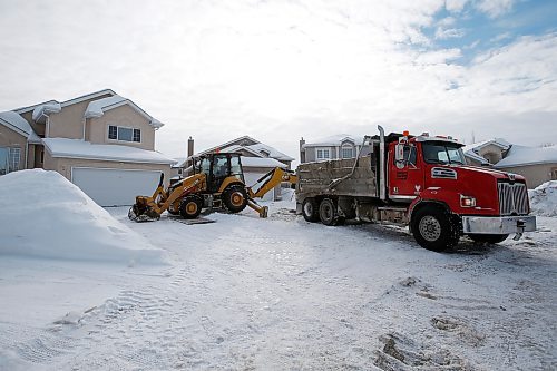 JOHN WOODS / WINNIPEG FREE PRESS

Crews work on fixing a watermain break on a Fulton St property, Sunday, February 6, 2022. residents allege water had been flowing uncontrolled for a week.



Re: Piche
