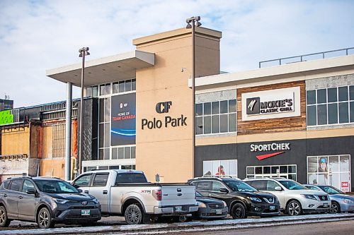 MIKAELA MACKENZIE / WINNIPEG FREE PRESS



Cars in the parking lot at Polo Park mall in Winnipeg on Tuesday, Feb. 2, 2021. For Temur story.



Winnipeg Free Press 2021