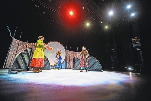 MIKAELA MACKENZIE / WINNIPEG FREE PRESS



Katherine MacLean as Ok&#xe2;naw&#xe2;pacik&#xea;w (left), Krystle Pederson as Grandmother Moon, and Mallory James as Eilidh play a key moment in the dress rehearsal of Frozen River at MTYP in Winnipeg on Wednesday, Feb. 23, 2022. For Jill story.

Winnipeg Free Press 2022.