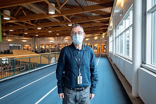 Dr. Alan Katz and a team from the University of Manitoba are analyzing anonymized health data so they can find out how many of those infected develop long COVID. (Mike Sudoma/Winnipeg Free Press files)