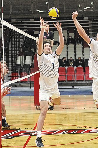 Brandon University Bobcats JJ Love sets against the Winnipeg Wesmen in Canada West men's volleyball action at the Duckworth Centre on Saturday. (Thomas Friesen/The Brandon Sun)