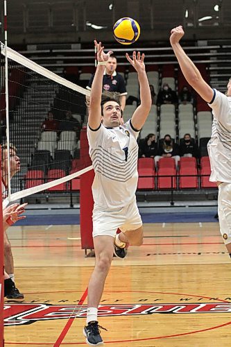 Brandon University Bobcats JJ Love sets against the Winnipeg Wesmen in Canada West men's volleyball action at the Duckworth Centre on Saturday. (Thomas Friesen/The Brandon Sun)