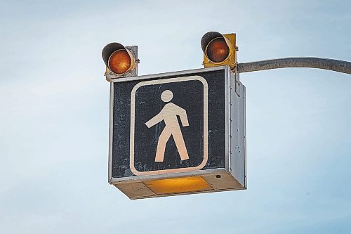 MIKE DEAL / WINNIPEG FREE PRESS
The crosswalk at Notre Dame Ave and Downing Street.
180215 - Thursday, February 15, 2018.