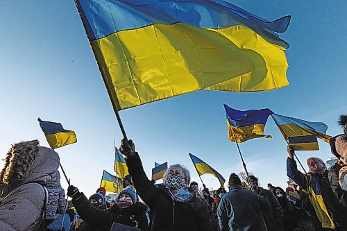 Thousands gathered at the Manitoba legislature in Winnipeg on Saturday evening to show their support for Ukraine. (Winnipeg Free Press)