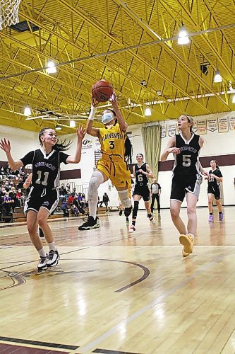 Crocus Plainsmen guard Aly Gungon drives for a layup against the Vincent Massey Vikings in Game 2 of the varsity girls city basketball final at Crocus on Tuesday. (Thomas Friesen/The Brandon Sun)
