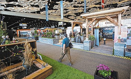 MIKE DEAL / WINNIPEG FREE PRESS
The Winnipeg Home and Garden Show spans the entire second floor of the old and new parts of the RBC Convention Centre.
180405 - Thursday, April 05, 2018.