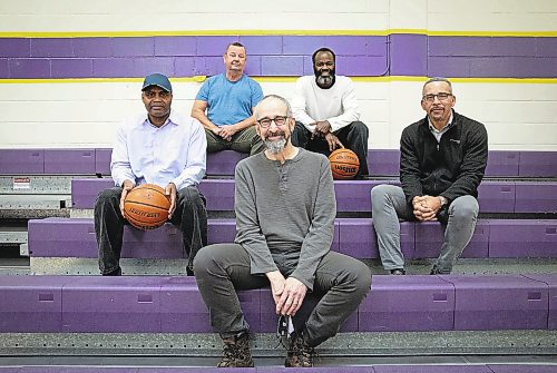 JESSICA LEE / WINNIPEG FREE PRESS



Members of the Gordon Bell 1981 provincial championship basketball team gather at the Gordon Bell High School gym on December 20, 2021. From left to right: Kevin Toney, coach John Benson, Rudy Rempel, Perrie Scarlett and Ron Majors.